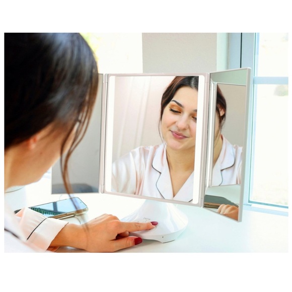 iHome - REFLECT TRIFOLD Vanity Speaker with Bluetooth, Speakerphone,USB Charging - Picture 4 of 9